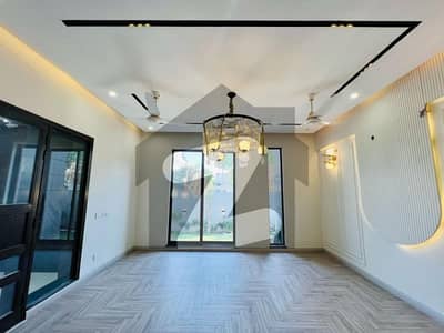 لیک سٹی رائیونڈ روڈ,لاہور میں 6 کمروں کا 1 کنال مکان 12.5 کروڑ میں برائے فروخت۔ لیک سٹی رائیونڈ روڈ,لاہور میں 6 کمروں کا 1 کنال مکان 12.5 کروڑ میں برائے فروخت۔