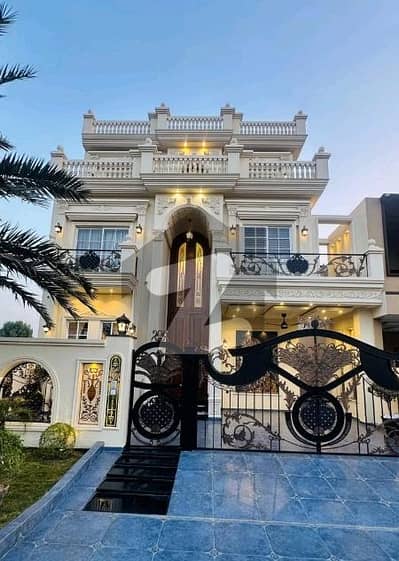 سٹی ہاؤسنگ سوسائٹی گوجرانوالہ میں 5 کمروں کا 10 مرلہ مکان 5.25 کروڑ میں برائے فروخت۔