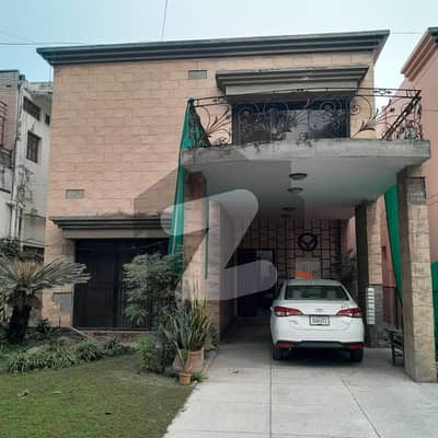 کینٹ لاہور میں 16 مرلہ مکان 8.5 کروڑ میں برائے فروخت۔