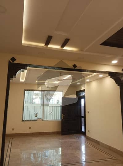 جی ۔ 11 اسلام آباد میں 4 کمروں کا 6 مرلہ مکان 1.56 لاکھ میں کرایہ پر دستیاب ہے۔