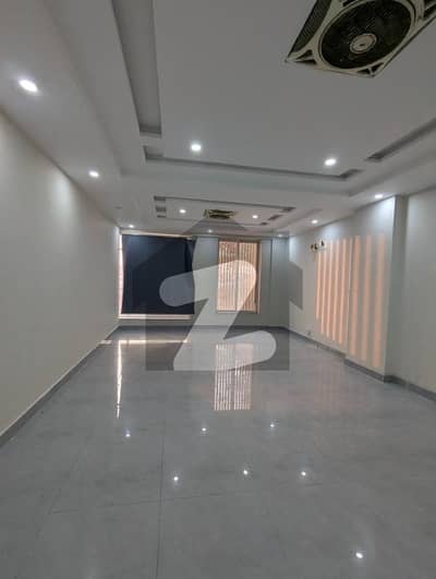 بحریہ ٹاؤن سیکٹر سی بحریہ ٹاؤن,لاہور میں 5 مرلہ دفتر 60.0 ہزار میں کرایہ پر دستیاب ہے۔