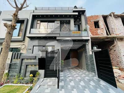 لیک سٹی رائیونڈ روڈ,لاہور میں 4 کمروں کا 5 مرلہ مکان 3.05 کروڑ میں برائے فروخت۔