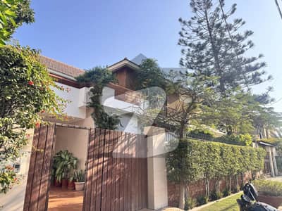 ڈی ایچ اے فیز 7 ڈی ایچ اے ڈیفینس,کراچی میں 4 کمروں کا 1 کنال مکان 12.5 کروڑ میں برائے فروخت۔