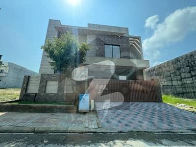 ٹاپ سٹی 1 - بلاک اے ٹاپ سٹی 1,اسلام آباد میں 5 کمروں کا 10 مرلہ مکان 4.75 کروڑ میں برائے فروخت۔