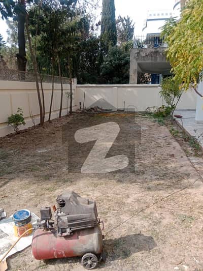 ایف ۔ 11 اسلام آباد میں 5 کمروں کا 1 کنال مکان 6.0 لاکھ میں کرایہ پر دستیاب ہے۔