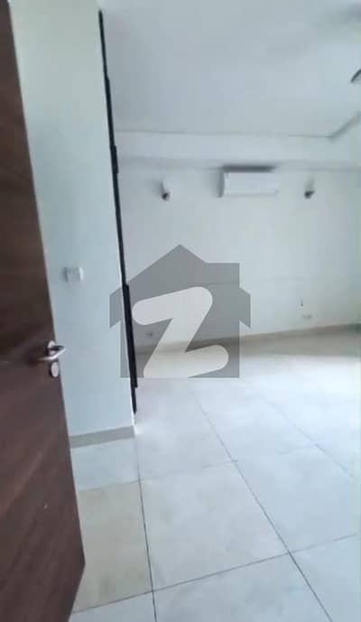 عمار پرل ٹاورز امارکریسنٹ بے,ڈی ایچ اے فیز 8,ڈی ایچ اے ڈیفینس,کراچی میں 4 کمروں کا 12 مرلہ فلیٹ 9.5 کروڑ میں برائے فروخت۔