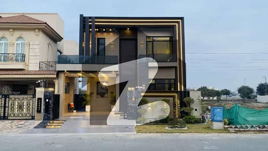 ڈی ایچ اے فیز 7 - بلاک وائے فیز 7,ڈیفنس (ڈی ایچ اے),لاہور میں 5 کمروں کا 10 مرلہ مکان 7.0 کروڑ میں برائے فروخت۔