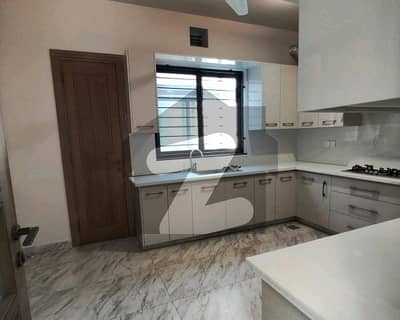 ای ۔ 11 اسلام آباد میں 3 کمروں کا 1 کنال بالائی پورشن 2.4 لاکھ میں کرایہ پر دستیاب ہے۔