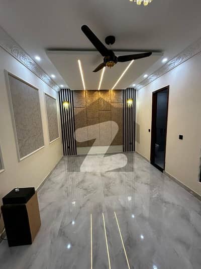 پارک ویو سٹی ۔ کرسٹل بلاک پارک ویو سٹی,لاہور میں 4 کمروں کا 7 مرلہ مکان 3.2 کروڑ میں برائے فروخت۔