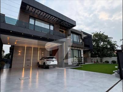 02 KANAL STYLISH & UNIQUE DESIGN HOUSE FOR SALE IN DHA PHASE 7