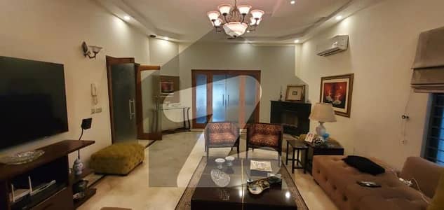 1 Kanal House For Solid Construction Near To Park Hot Location