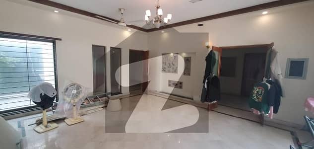 1 Kanal House For Solid Construction Near To Park Hot Location