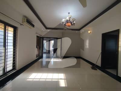 ایل ڈی اے ایوینیو ۔ بلاک ایچ ایل ڈی اے ایوینیو,لاہور میں 3 کمروں کا 1 کنال بالائی پورشن 85.0 ہزار میں کرایہ پر دستیاب ہے۔