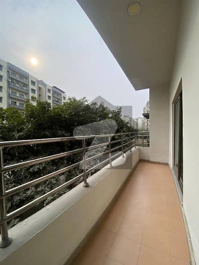 عسکری 11 ۔ سیکٹر بی عسکری 11,عسکری,لاہور میں 3 کمروں کا 10 مرلہ فلیٹ 3.4 کروڑ میں برائے فروخت۔