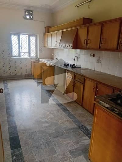 بحریہ ٹاؤن فیز 8 بحریہ ٹاؤن راولپنڈی,راولپنڈی میں 4 کمروں کا 5 مرلہ مکان 1.65 کروڑ میں برائے فروخت۔