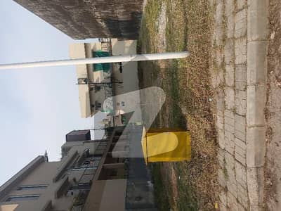 10 Marla Solid Land Builders Location Plot For Sale