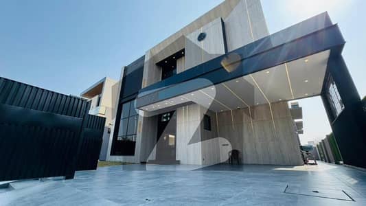 ڈی ایچ اے فیز 8 ڈیفنس (ڈی ایچ اے),لاہور میں 5 کمروں کا 1 کنال مکان 8.25 کروڑ میں برائے فروخت۔