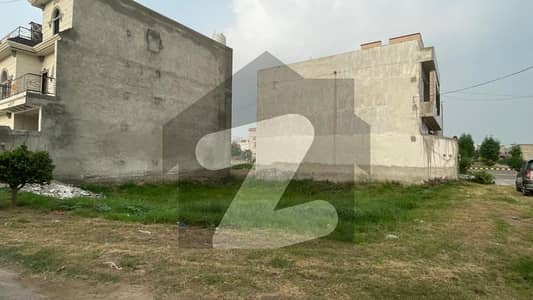 الراذق گارڈن لاہور میں 6 مرلہ رہائشی پلاٹ 42.0 لاکھ میں برائے فروخت۔