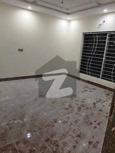 اے ڈبلیو ٹی فیز 2 اے ڈبلیو ٹی آرمی ویلفیئر ٹرسٹ,رائیونڈ روڈ,لاہور میں 4 کمروں کا 1 کنال بالائی پورشن 1.0 لاکھ میں کرایہ پر دستیاب ہے۔