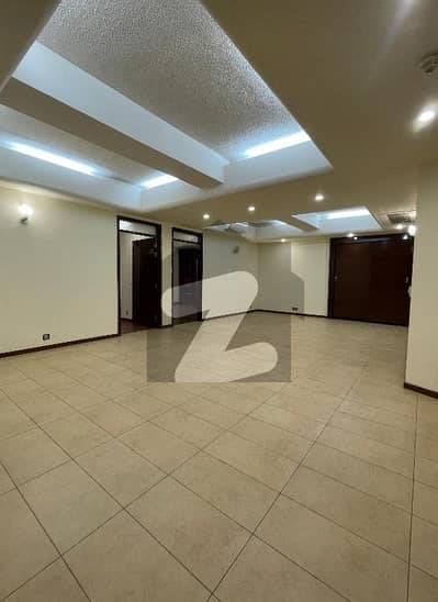 Silver oaks F-10 3 bedroom Specious Apartment Available For sale beautiful location