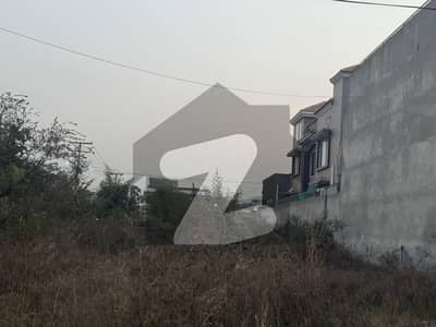 1 kanal Corner plot available for sale