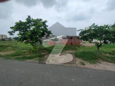 ڈی ایچ اے فیز 7 - بلاک یو فیز 7,ڈیفنس (ڈی ایچ اے),لاہور میں 10 مرلہ رہائشی پلاٹ 2.2 کروڑ میں برائے فروخت۔