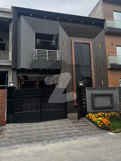 پارک ویو سٹی - ٹولپ اوورسیز پارک ویو سٹی,لاہور میں 4 کمروں کا 5 مرلہ مکان 2.25 کروڑ میں برائے فروخت۔