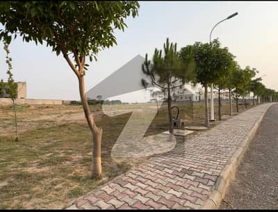 Gulberg Green Block B 30 Series Developed Possession Plot Available For Sale