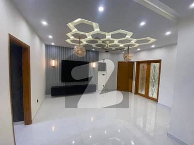 FLAT AVAILABLE FOR RENT IN HIGH-RISE