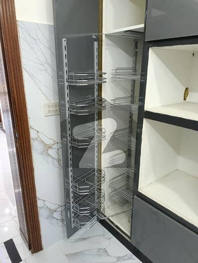 جی ۔ 14/2 جی ۔ 14,اسلام آباد میں 6 کمروں کا 10 مرلہ مکان 7.4 کروڑ میں برائے فروخت۔