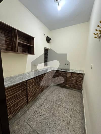 آئی ۔ 10 اسلام آباد میں 5 کمروں کا 6 مرلہ مکان 1.3 لاکھ میں کرایہ پر دستیاب ہے۔