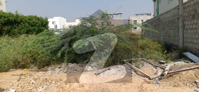 1000 Yards Residential Plot For Sale On 32nd Street Corner West Open Can Be Divided Into 2 At Most Attractive Location