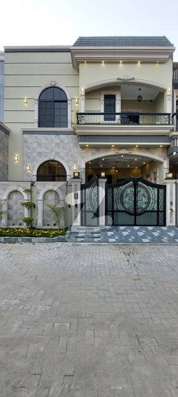 ڈائمنڈ سٹی غالب روڈ,سیالکوٹ میں 4 کمروں کا 6 مرلہ مکان 3.1 کروڑ میں برائے فروخت۔