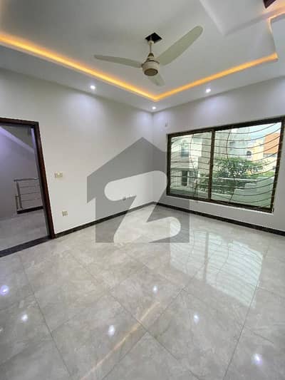 ڈی ۔ 12 اسلام آباد میں 4 کمروں کا 4 مرلہ مکان 1.35 لاکھ میں کرایہ پر دستیاب ہے۔