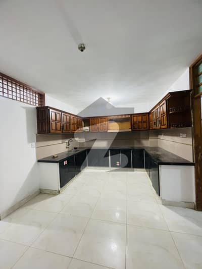 کلفٹن ۔ بلاک 4 کلفٹن,کراچی میں 2 کمروں کا 6 مرلہ فلیٹ 1.1 لاکھ میں کرایہ پر دستیاب ہے۔