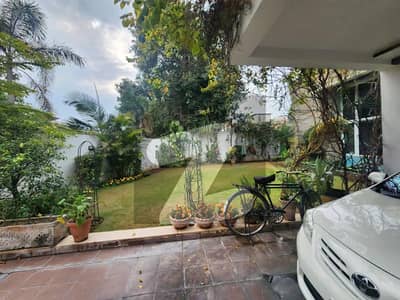 ایف ۔ 6 اسلام آباد میں 4 کمروں کا 2 کنال بالائی پورشن 4.95 لاکھ میں کرایہ پر دستیاب ہے۔