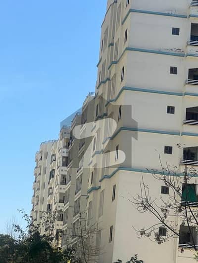 ڈیفنس ریزیڈینسی ڈی ایچ اے ڈیفینس فیز 2,ڈی ایچ اے ڈیفینس,اسلام آباد میں 3 کمروں کا 7 مرلہ فلیٹ 1.55 کروڑ میں برائے فروخت۔