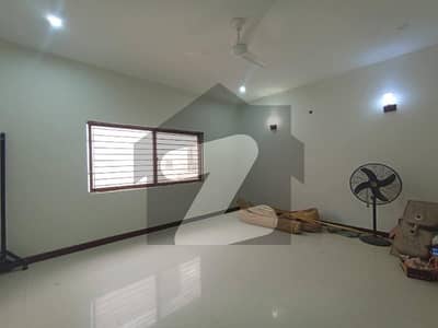 ڈی ایچ اے فیز 8 ڈی ایچ اے ڈیفینس,کراچی میں 3 کمروں کا 1 کنال بالائی پورشن 2.25 لاکھ میں کرایہ پر دستیاب ہے۔