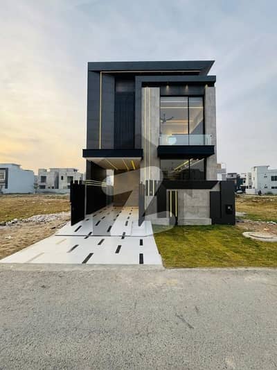 بحریہ ٹاؤن فیز 8 بحریہ ٹاؤن راولپنڈی,راولپنڈی میں 3 کمروں کا 5 مرلہ مکان 1.85 کروڑ میں برائے فروخت۔