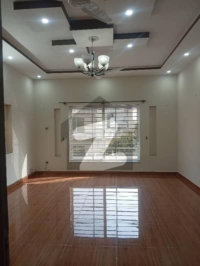 میڈیا ٹاؤن ۔ بلاک اے میڈیا ٹاؤن,راولپنڈی میں 3 کمروں کا 10 مرلہ بالائی پورشن 90.0 ہزار میں کرایہ پر دستیاب ہے۔