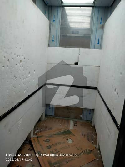 جناح ایونیو کراچی میں 3 کمروں کا 8 مرلہ فلیٹ 2.9 کروڑ میں برائے فروخت۔