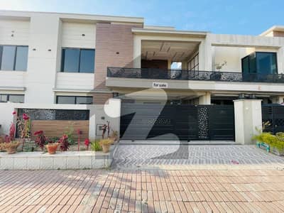 بحریہ ٹاؤن فیز 8 ۔ بلاک آئی بحریہ ٹاؤن فیز 8,بحریہ ٹاؤن راولپنڈی,راولپنڈی میں 5 کمروں کا 10 مرلہ مکان 3.2 کروڑ میں برائے فروخت۔