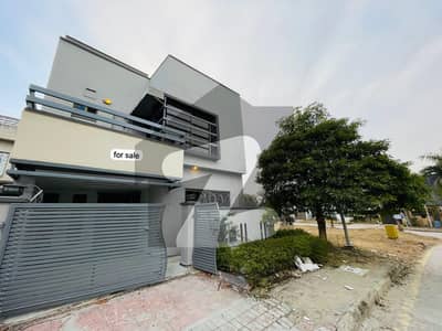 بحریہ ٹاؤن فیز 8 ۔ رفیع بلاک بحریہ ٹاؤن فیز 8,بحریہ ٹاؤن راولپنڈی,راولپنڈی میں 4 کمروں کا 5 مرلہ مکان 1.75 کروڑ میں برائے فروخت۔