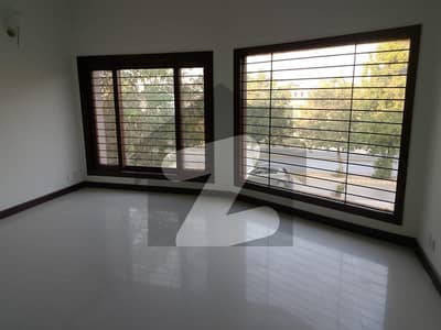 ڈی ایچ اے فیز 8 ڈی ایچ اے ڈیفینس,کراچی میں 3 کمروں کا 6 مرلہ بالائی پورشن 2.2 لاکھ میں کرایہ پر دستیاب ہے۔