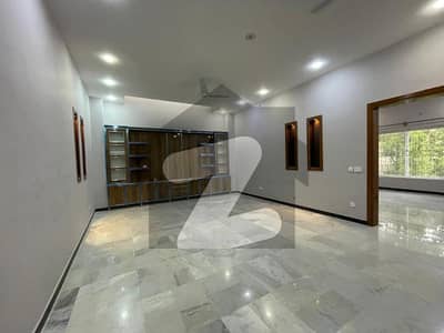 ایم پی سی ایچ ایس - اسلام آباد گارڈن ای ۔ 11/3,ای ۔ 11,اسلام آباد میں 9 کمروں کا 1 کنال مکان 13.5 کروڑ میں برائے فروخت۔