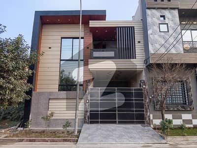 Ideal House In Faisalabad Available For Rs. 18500000