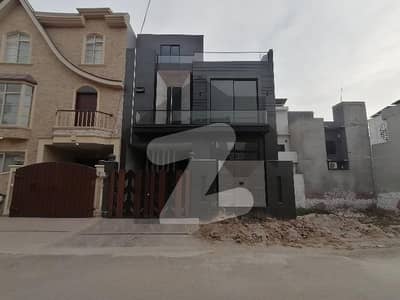 رائل آرچرڈ - بلاک ایف رائل آرچرڈ,ملتان پبلک سکول روڈ,ملتان میں 3 کمروں کا 5 مرلہ مکان 1.9 کروڑ میں برائے فروخت۔ رائل آرچرڈ - بلاک ایف رائل آرچرڈ,ملتان پبلک سکول روڈ,ملتان میں 3 کمروں کا 5 مرلہ مکان 1.9 کروڑ میں برائے فروخت۔