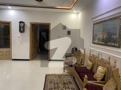 ریگی ماڈل ٹاؤن پشاور میں 8 کمروں کا 10 مرلہ مکان 3.8 کروڑ میں برائے فروخت۔