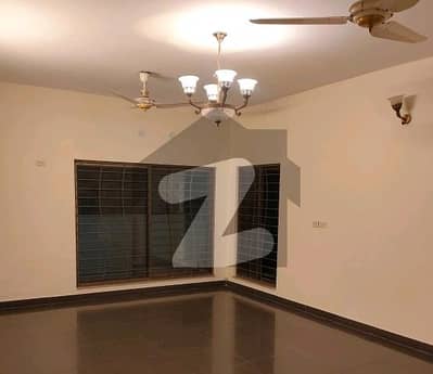 عسکری 11 ۔ سیکٹر بی عسکری 11,عسکری,لاہور میں 4 کمروں کا 1 کنال مکان 8.15 کروڑ میں برائے فروخت۔