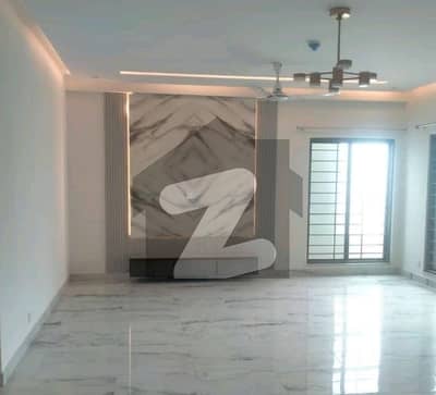 10 Marla 3 Bedrooms Flat For Rent.